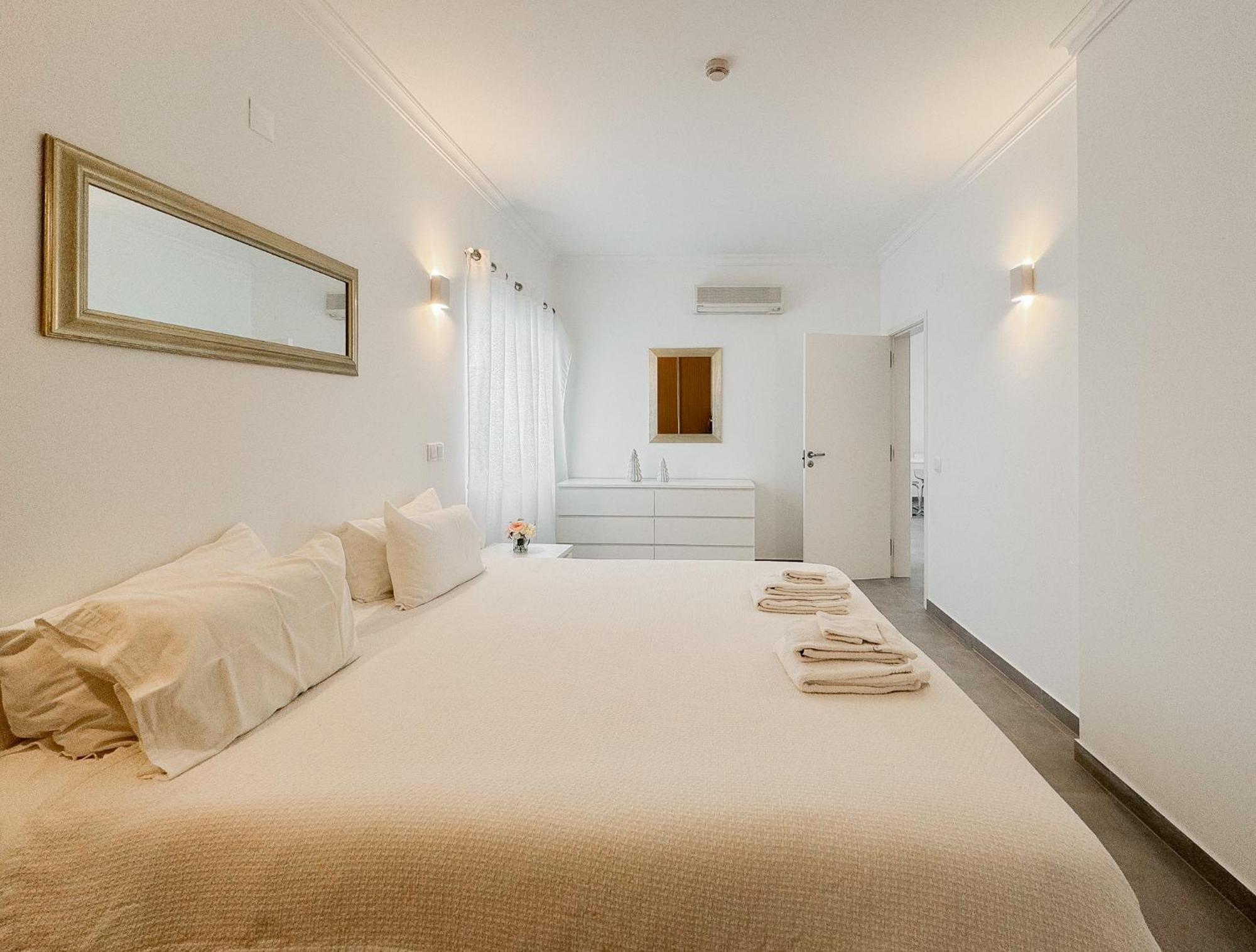 Holiday Beach Apartment Porto De Mos Lagos Exterior photo